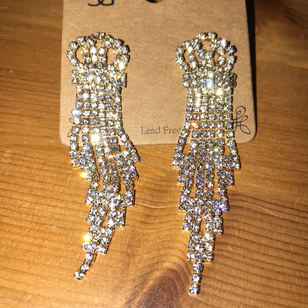 Button / Dangle / Crown / Earring Set - Picture 2 of 2